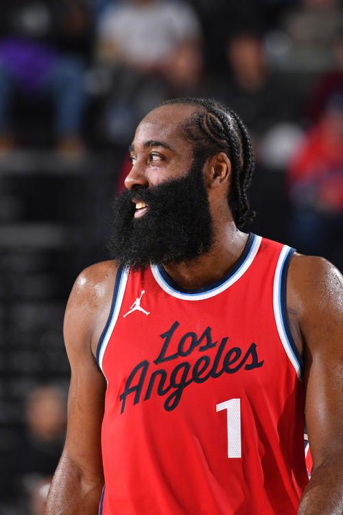 都体：尤文将采用四后卫体系，斯帕莱蒂计划推行4-3-2-1阵型（都灵体育报：尤文或改打四后卫，斯帕莱蒂拟推行4-3-2-1阵型）