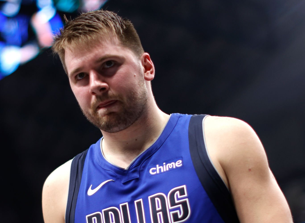 巴萨梅西进球助球队领先塞维利亚（梅西破门助巴萨领先塞维利亚）