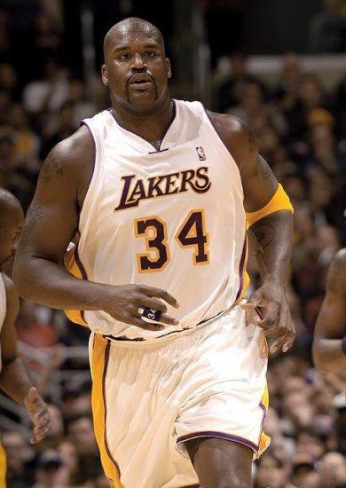 皇马又贡献了一次防守的反面教材 有点像表演赛的踢法（皇马防守再成反面教材，踢得像场表演赛）