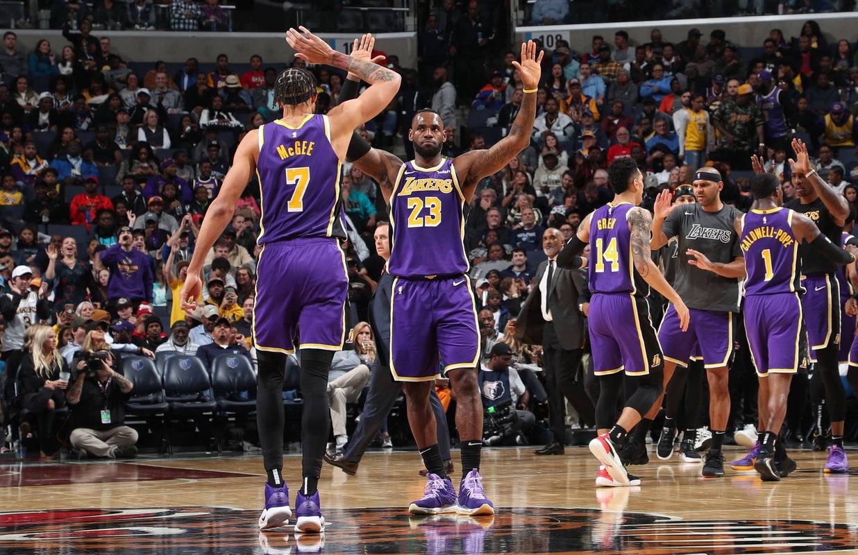 博洛尼亚主帅：拉齐奥少一人踢得也很自信，拿一分很满意了（博洛尼亚主帅：十人拉齐奥仍踢得自信，我们对一分已很满意）