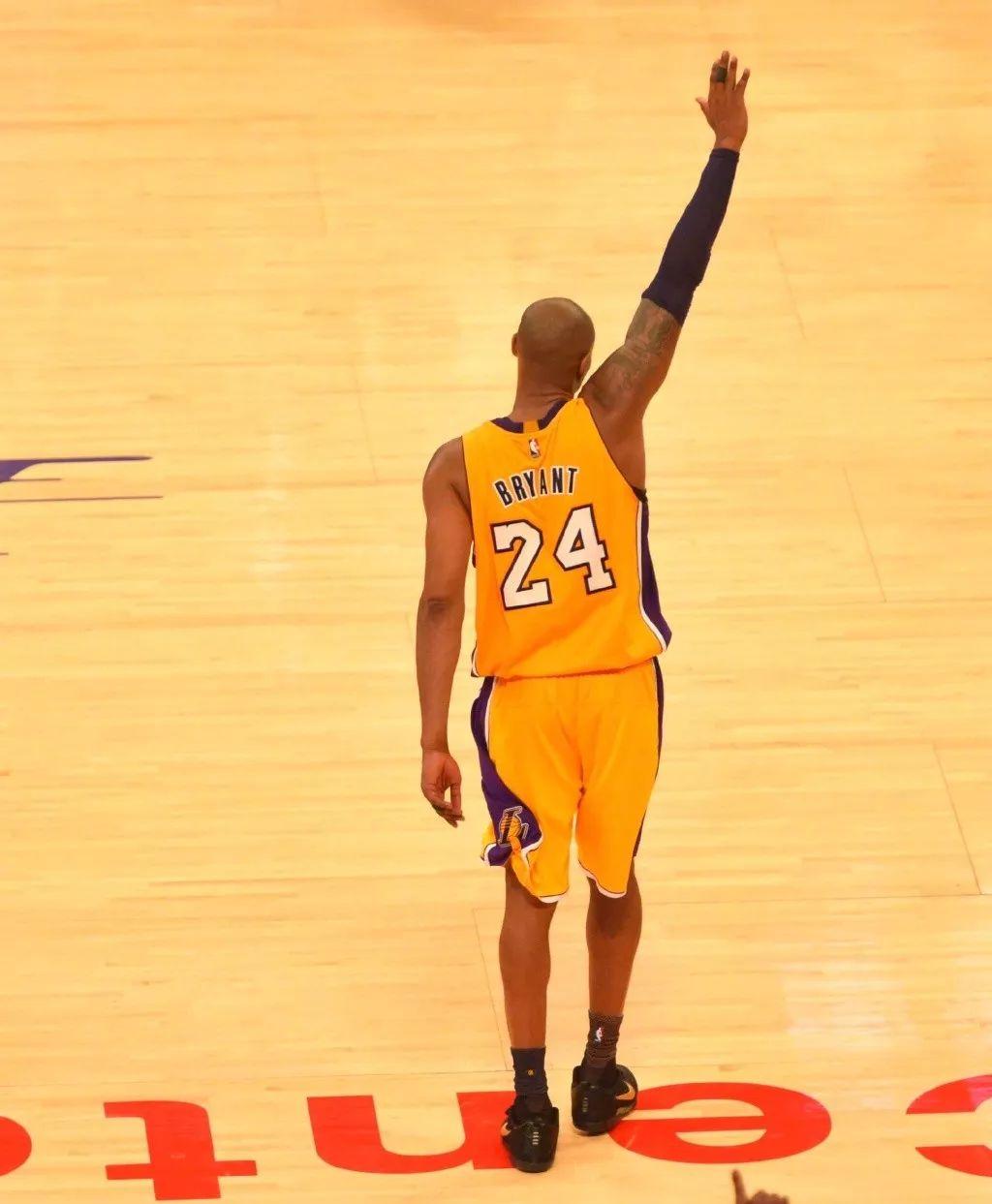 齐沃：感谢大家的称赞，但上场的是球员，功劳属于他们（齐沃：感谢肯定，但冲锋在前的是球员，荣誉属于他们）