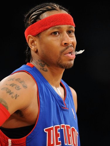 詹俊：今晚萨拉赫替补更合理，还是让维尔茨搭档埃基蒂克（詹俊：今夜让萨拉赫打替补更合适，维尔茨应与埃基蒂克搭档）